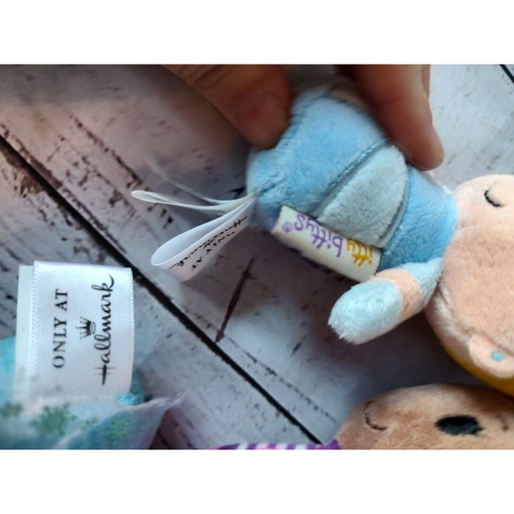 Hallmark Itty Bittys 3 DISNEY PRINCESSES BELL Cinderella Elsa And Doc Mcstuffins - Picture 7 of 8